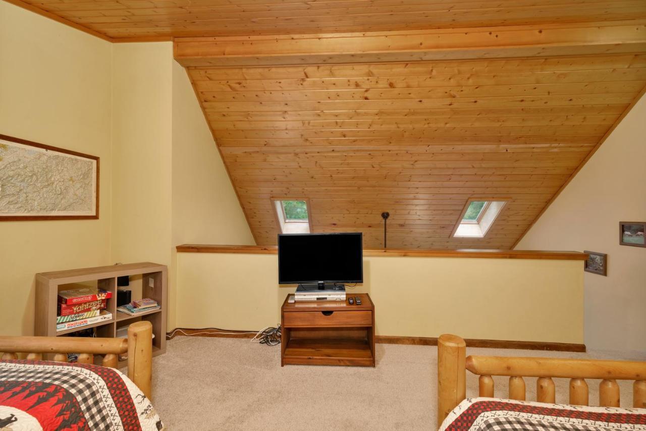 Fernbrook Treehouse Villa Maggie Valley Exterior photo